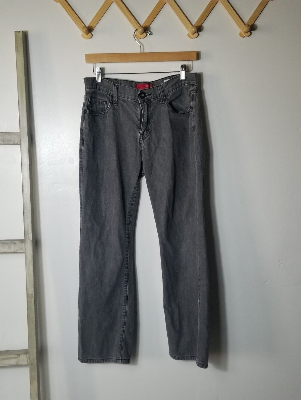 GUESS WOMEN'S BLACK WASHED JEANS SIZE 30X30